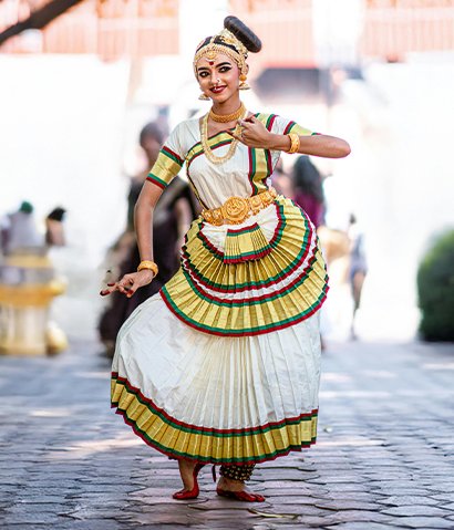 Mohiniyattam